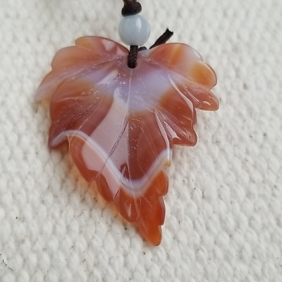🔥3/$15 Brown jade leaf necklace - Picture 4 of 4